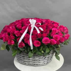 Композиция в корзине из 101 малиновой розы (40 см) в Павловском Посаде