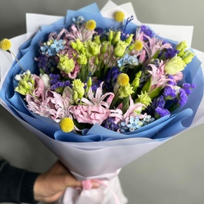 Букет "Загадка вечности" из гиацинтов, нерине, тюльпанов и оксипеталума в Павловском Посаде
