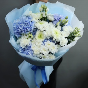 Букет "Океан любви" из Голландских гортензий, диантусов, хризантем Магнум и эустом в Павловском Посаде