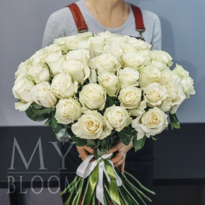 Букет 75 белых роз Эквадор Мондиаль (80 см) в Павловском Посаде