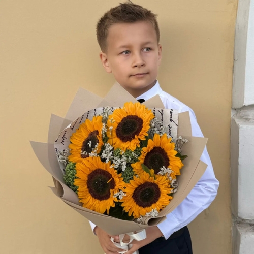Букет на 1 сентября из 5 подсолнухов и лимониума в Павловском Посаде