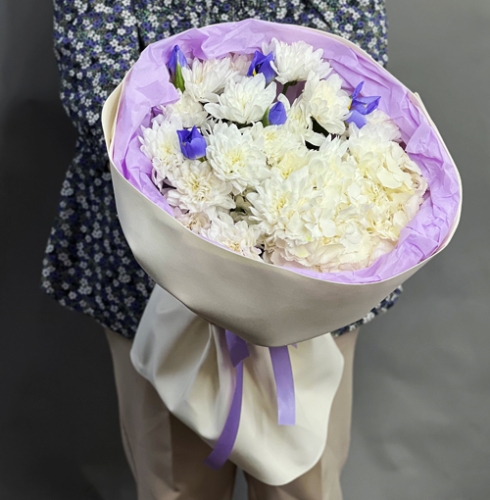 Букет "Грация" из ирисов, гортензии и кустовых хризантем в Павловском Посаде