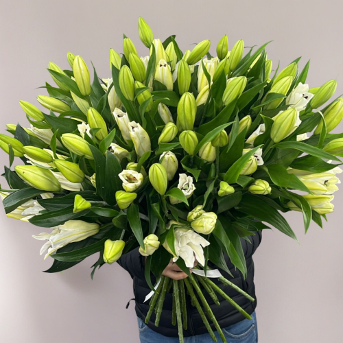 Объемный букет из 27 ароматных белых лилий в Павловском Посаде