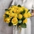 Букет из 25 лимонных роз с рускусом (40 см) в Павловском Посаде