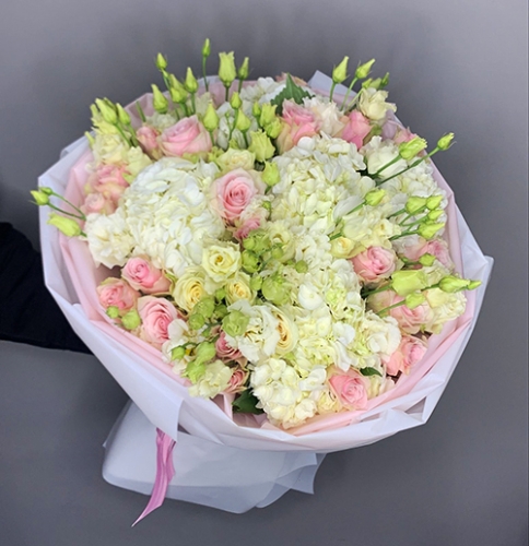 Букет "София" из гортензий, эустом и роз в Павловском Посаде