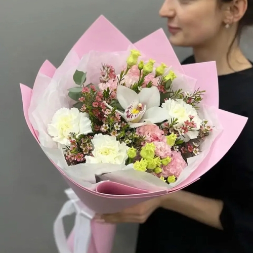 Букет с королевской орхидеей, диантусами, эустомой и шамелациумом в Павловском Посаде